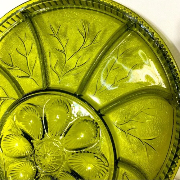 Vintage Indiana Avocado Green Glass Round Relish  Deviled Egg Tray Platter - Picture 11 of 14